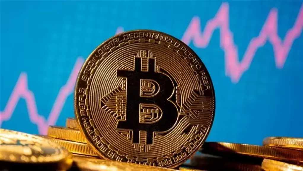 خبير اقتصادي يحذر: البيتكوين مهدد بالهبوط إلى 20 ألف دولار
