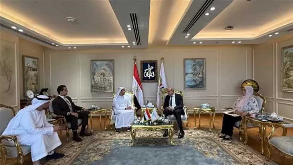 وزير الطيران المدني يبحث مع رئيس مجموعة أبوظبي أفاق أوسع من التعاون