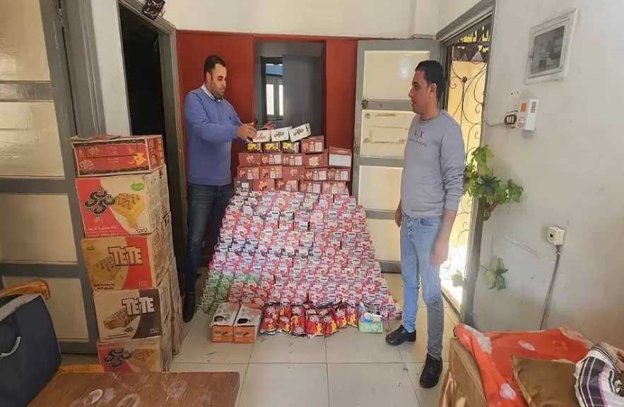 ضبط 2167 قطعة مواد غذائية منتهية الصلاحية دسوق كفرالشيخ