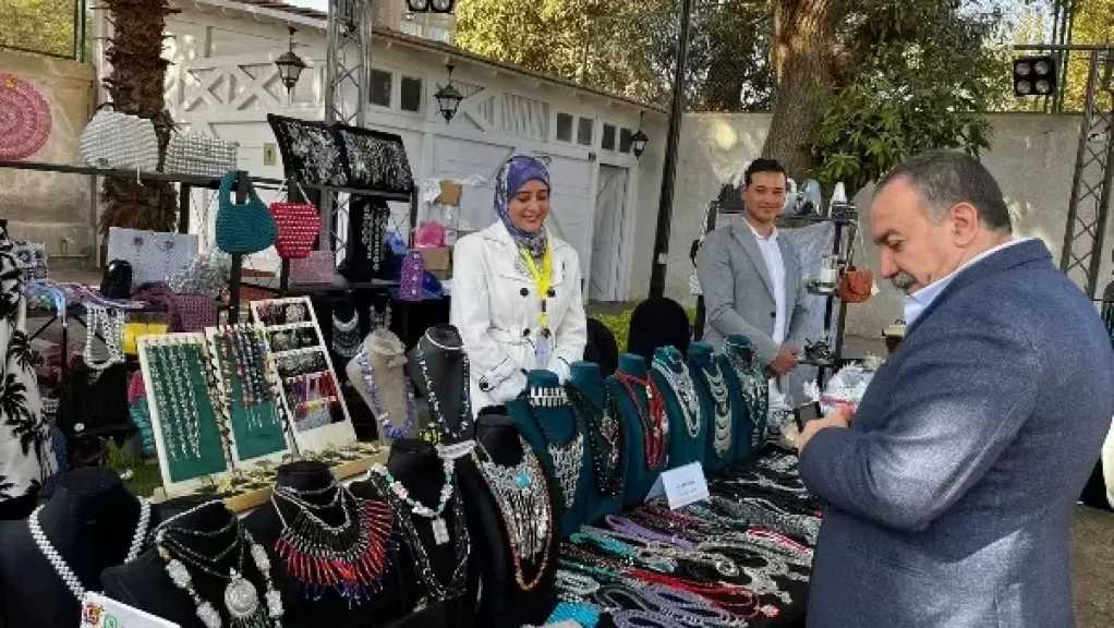 محافظ أسيوط يتفقد معرض الحرف اليدوية لدعم الأسر المنتجة | صور