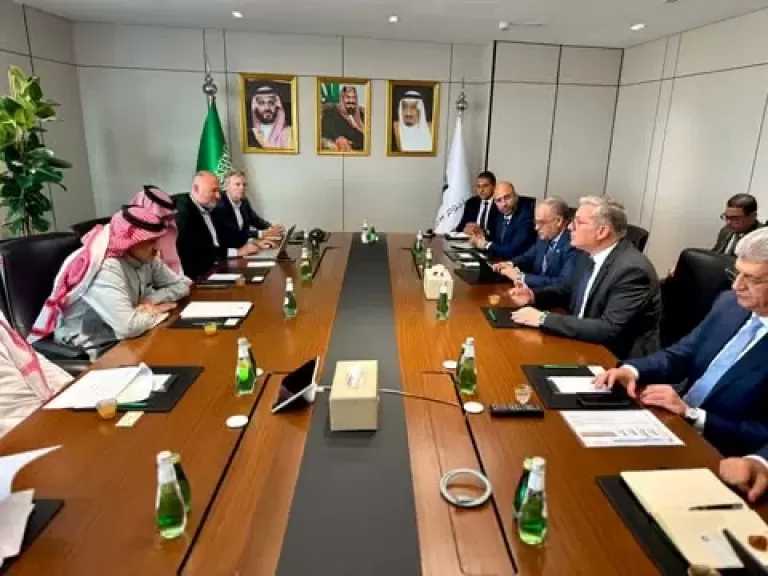 وزير البترول يبحث زيادة فرص الشركات المصرية في أعمال مشروع نيوم بالسعودية