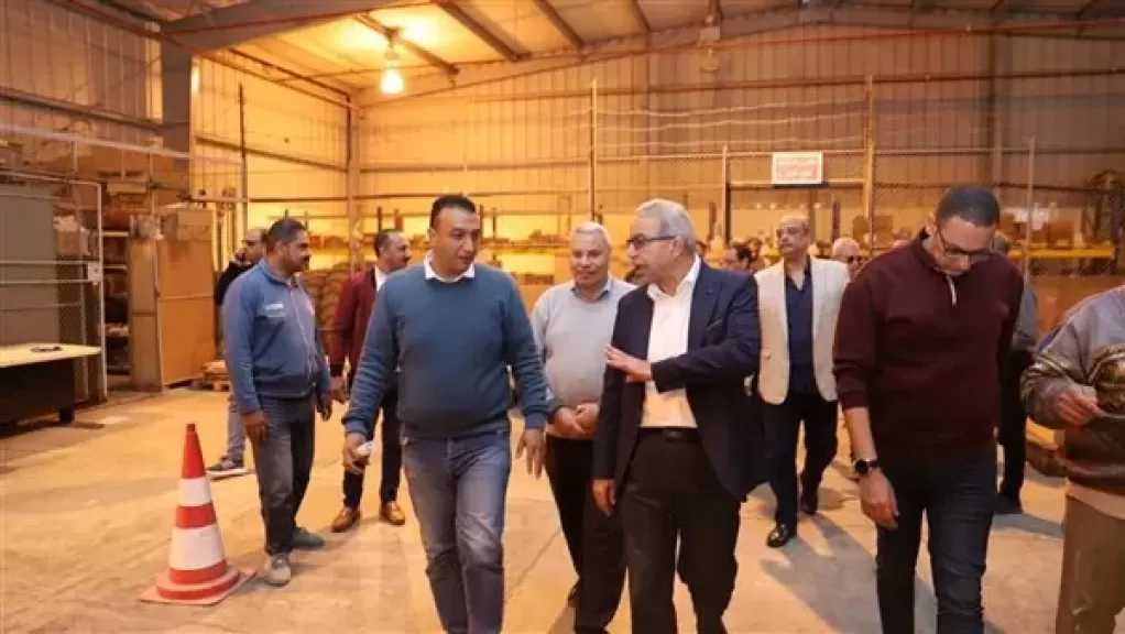 رئيس شركة الصرف الصحي بالإسكندرية يتفقد محطة الطاقة الشمسية