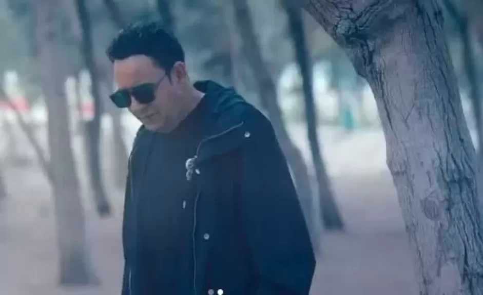 مصطفى قمر يشكر زوجته على الظهور في كليب مش هشوفك