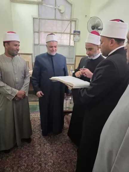 رئيس القطاع الديني يجري جولة ميدانية على إدارات الأوقاف الفرعية بالقاهرة لضبط سير العمل