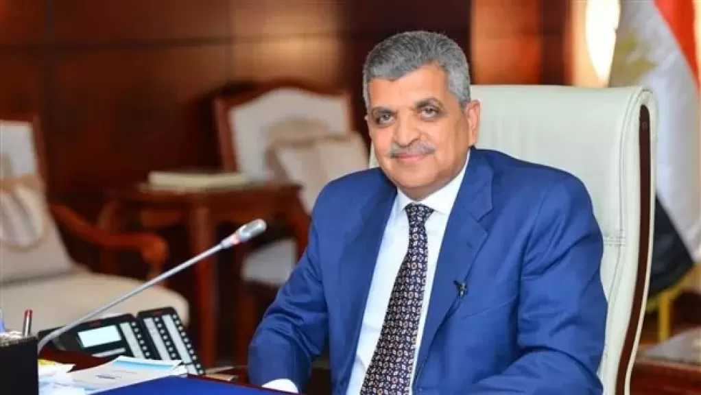 رئيس هيئة قناة السويس يكشف موعد عودة التحسن الكامل للإيرادات