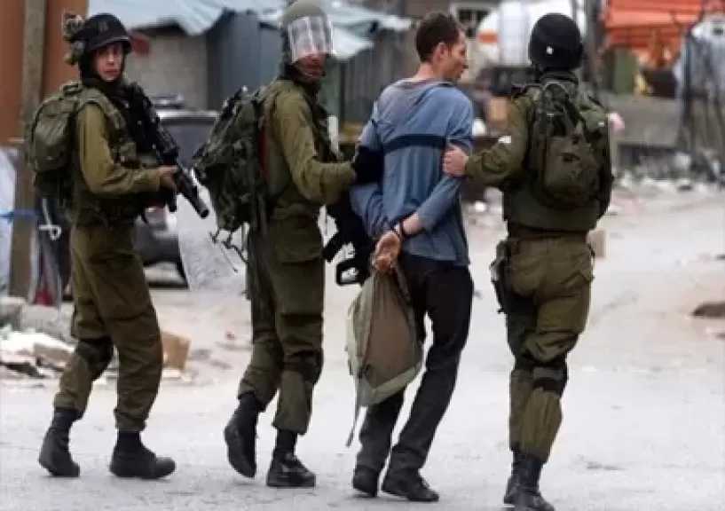 الاحتلال يعتقل 40 فلسطينيا من الضفة الغربية