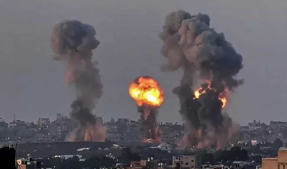 غارات وقصف مدفعي إسرائيلي على جنوبي وشرقي غزة
