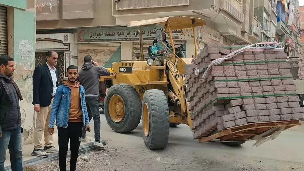رصف 10 شوارع بمدينة كفر الشيخ ببلاط الإنترلوك.. تفاصيل