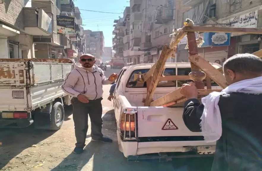 حملات مستمرة لرفع الإشغالات والمخالفات بمدينة طهطا في سوهاج