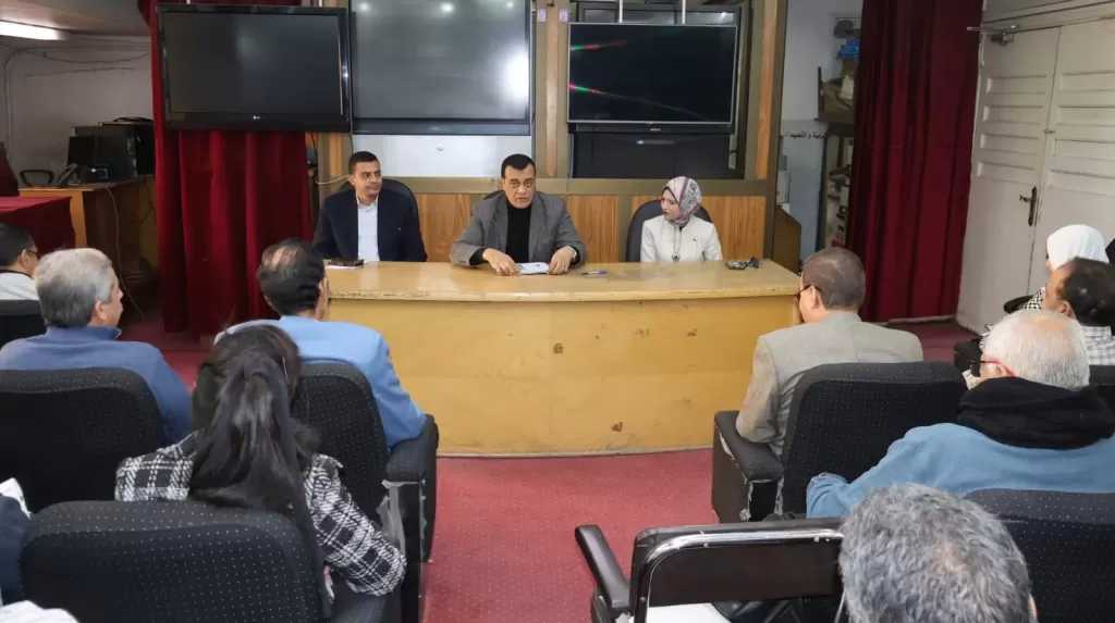 مسئولو مياه الشرب والتربية والتعليم بسوهاج يلتقون بمديري 50 مدرسة