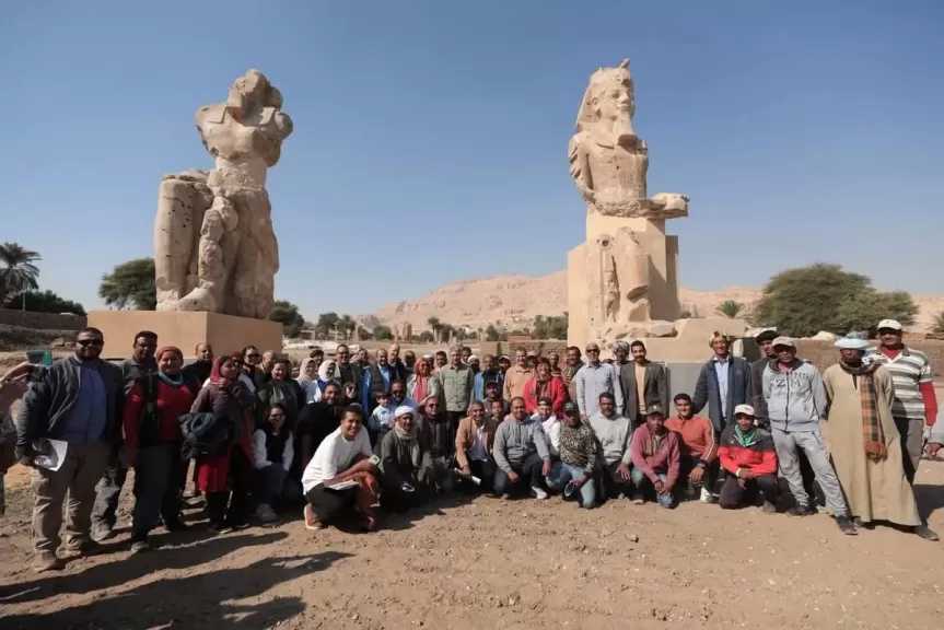 وزير السياحة والآثار يشهد تمثالين ضخمين للملك أمنحتب الثالث بعد ترميمهما