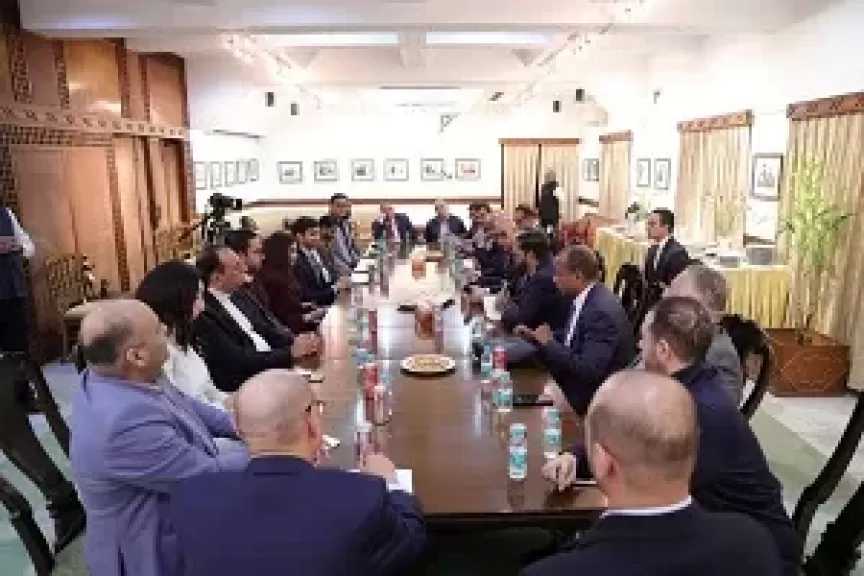 محافظ أسيوط يبحث تعزيز التعاون الاستثماري مع غرفة تجارة الهند ويعلن الاستعدادات لمنتدى اقتصادي