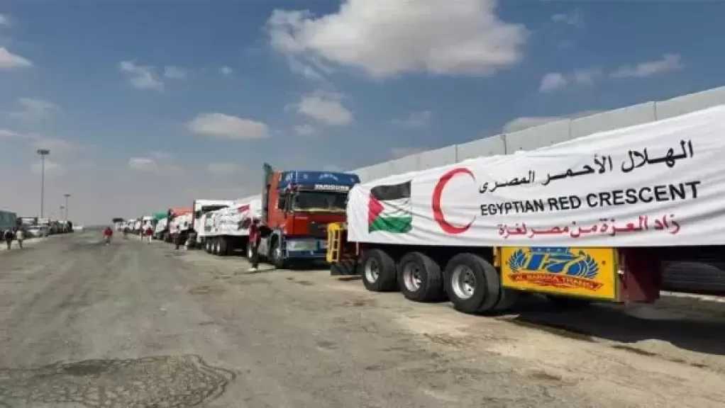 قافلة المساعدات الـ 94 تدخل إلى الفلسطينيين بقطاع غزة