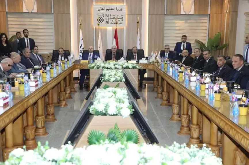 وزير التعليم العالي ومحافظ بني سويف يشهدان اجتماع مجلس شئون المعاهد العليا الخاصة