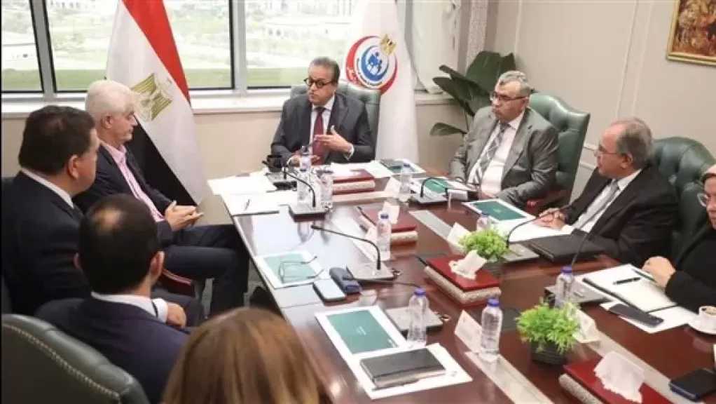 وزير الصحة يعقد اجتماعًا مع وفد مجموعتي «Curagita» و«ACH» لمناقشة التعاون في مشروع مدينة النيل الطبية