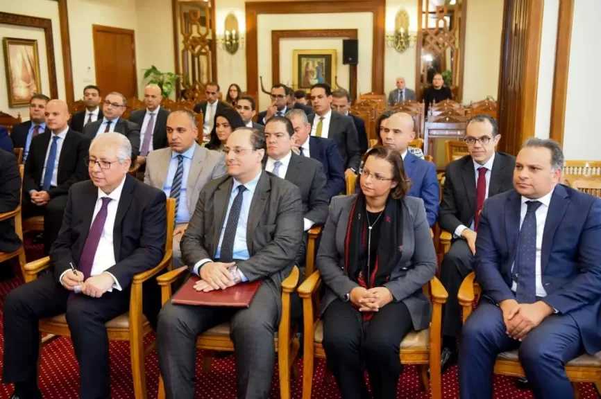 وزير الخارجية يجتمع مع قيادات الوزارة من الدرجات الوسطى لمتابعة سير العمل بالوزارة
