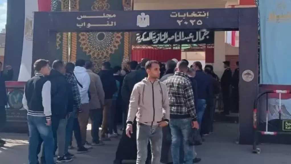 ثاني أيام الإعادة.. إقبال شبابي على لجان انتخابات النواب بكفر الشيخ| صور