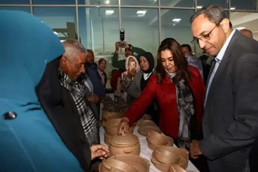 وزيرة التنمية المحلية ومحافظ قنا يتفقدان مشروع تطوير كورنيش النيل بقنا بتكلفة إجمالية ٣٠٠ مليون جنيه