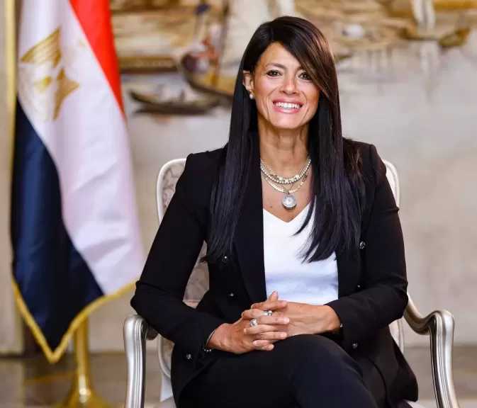 وزيرة التخطيط تصل مطار الأقصر في جولة تفقدية وافتتاح عدد من المشروعات التنموية بالأقصر وسوهاج
