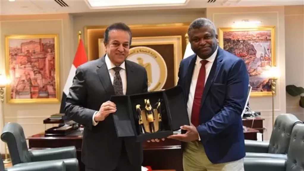 وزير الصحة يلتقي نظيره بدولة جامبيا لبحث سبل التعاون بالقطاع الصحي والمستحضرات الدوائية