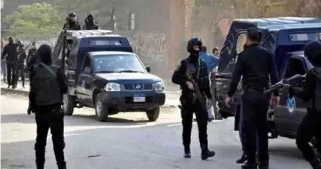 الداخلية تكشف ملابسات فيديو اعتداء منادي سيارات على قائد سيارة بالجيزة