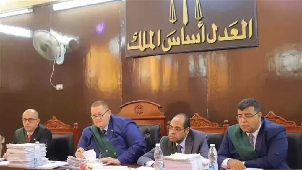المؤبد لهاربين عثر بحوزتهما على أسلحة آلية وذخائر بقنا