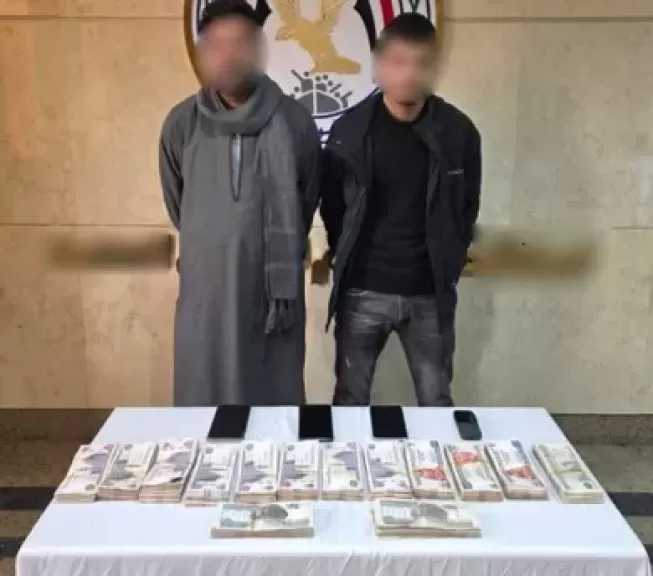 ضبط شخصين بالمنيا بتهمة الاستيلاء على بيانات بطاقات الدفع الإلكتروني للمواطنين وسرقة أموالهم
