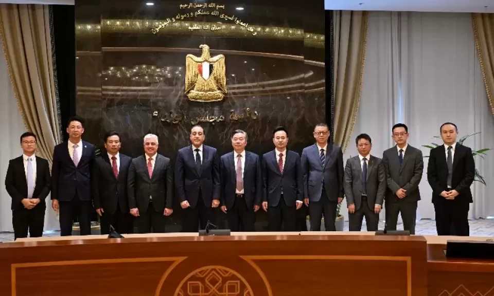 رئيس الوزراء يشهد مراسم توقيع 3 عقود مشروعات صناعية بالمنطقة الاقتصادية لقناة السويس