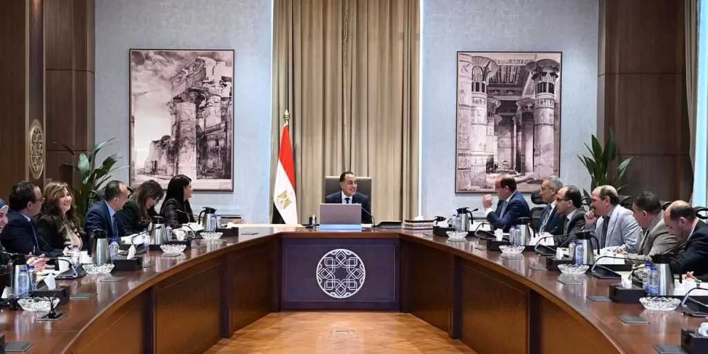 رئيس الوزراء يعقد اجتماعاً لمتابعة الموقف التنفيذي والمالي للمُبادرة الرئاسية ”حياة كريمة”