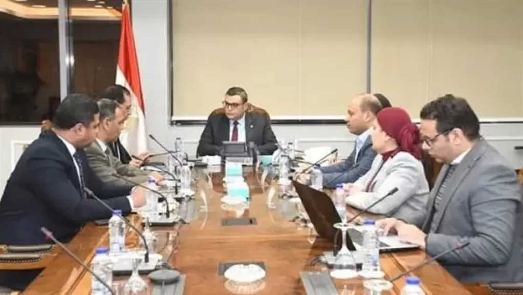 وزير الإسكان يتابع مع ”الشركة الوطنية للطرق” ملفات العمل المشترك وأوجه التعاون