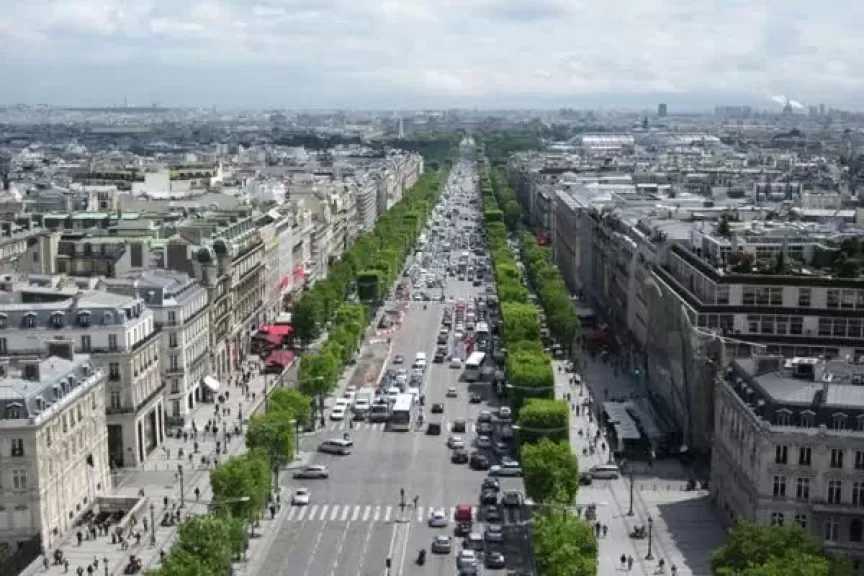 انقطاع التيار الكهربائي عن 68 ألف منزل بشمال غربى فرنسا لهذا السبب