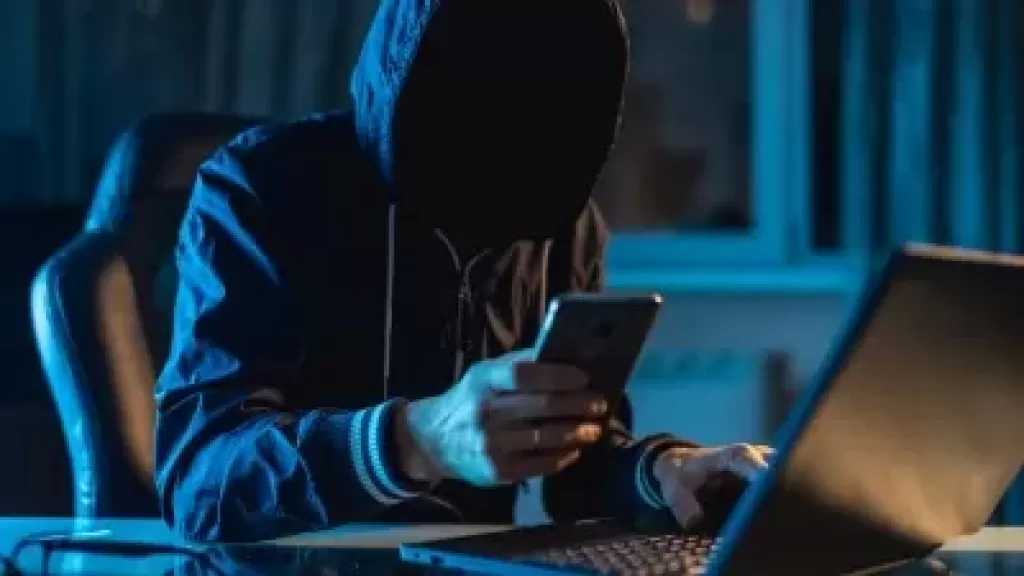 تحقيق إسرائيلي بعد إعلان اختراق هاتف مسئول بارز