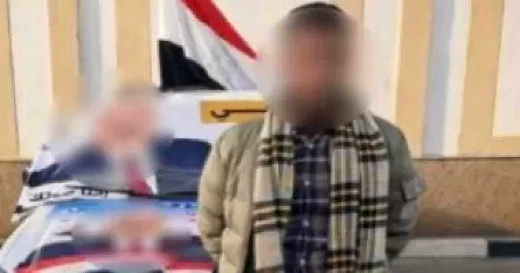 الداخلية تضبط شخص يوزع كروت بمحيط لجان دمنهور