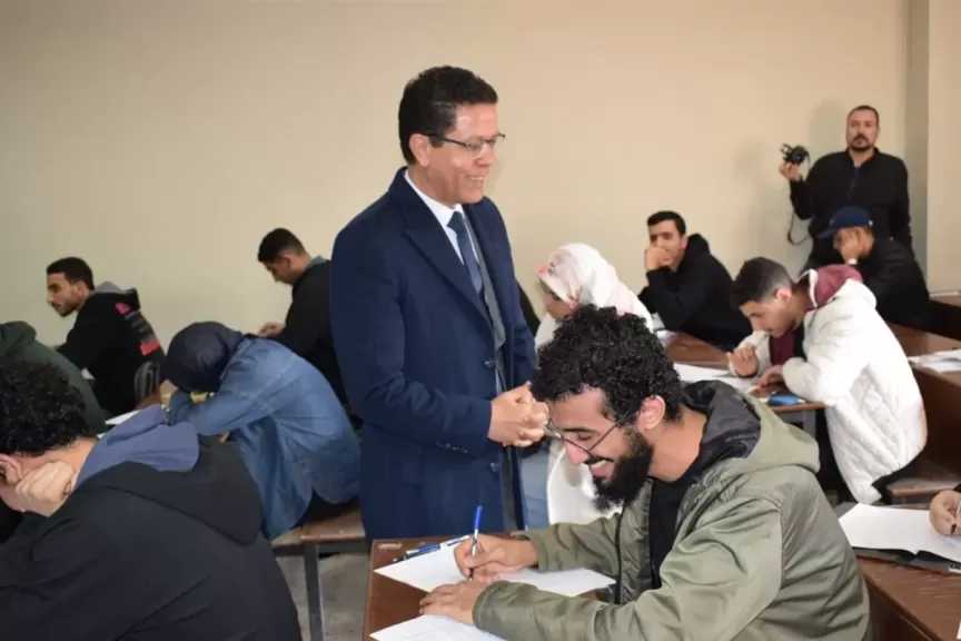 رئيس جامعة بنها يتفقد سير الامتحانات بكلية الهندسة بشبرا.. صور