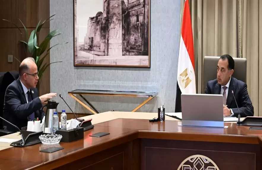 رئيس الوزراء يُتابع خطة التوسّع في طرح المزيد من الشركات بالبورصة خلال العام المقبل