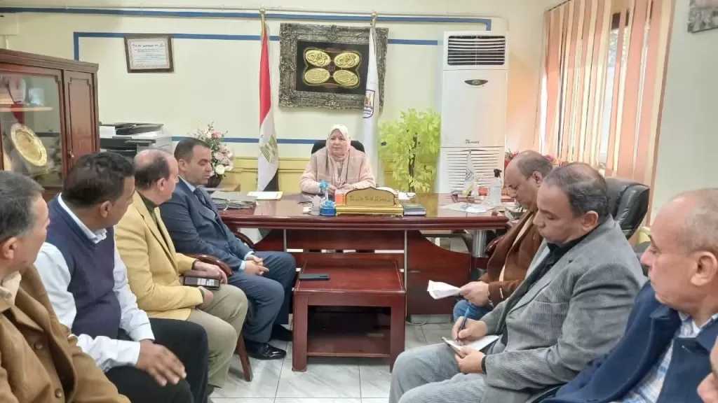 محافظ بني سويف يتابع استعدادات امتحانات الفصل الأول لصفوف النقل والشهادة الإعدادية