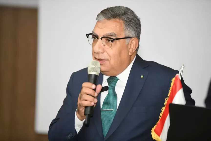 محافظ الدقهلية يتفقد مستشفى الصدر بالمنصورة خلال زيارة ميدانية ليلية