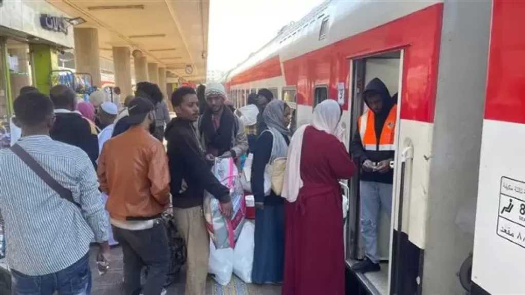 السكة الحديد تسيير الرحلة 44 لقطارات ”العودة الطوعية” لنقل لأشقاء السودانيين.. صور