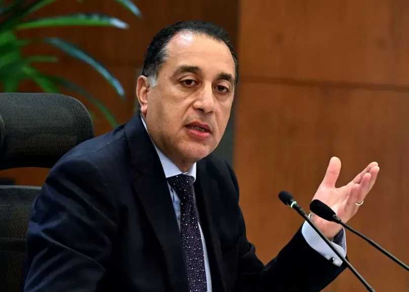 بعد قليل.. رئيس الوزراء يستعرض أعمال تطوير مصنع «سيماف» ويتفقد أقسام المصنع