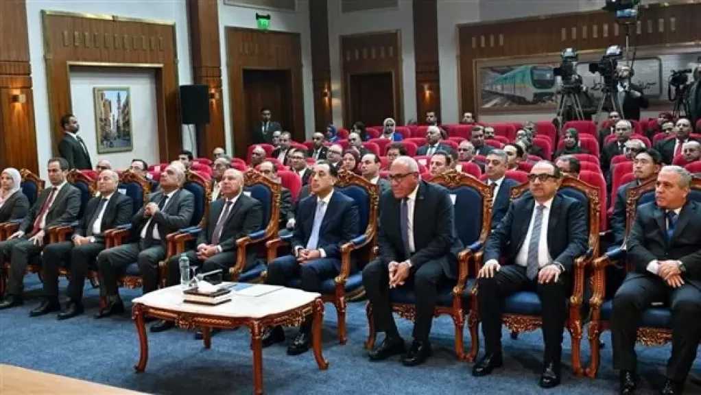 رئيس الوزراء يتفقد أعمال تطوير مصنع عربات السكك الحديدية ومترو الأنفاق سيماف