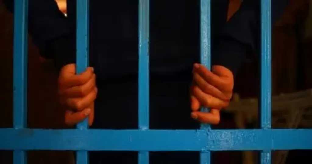 حبس شخصين 4 أيام لحيازتهما أسلحة نارية بدون ترخيص بالبدرشين