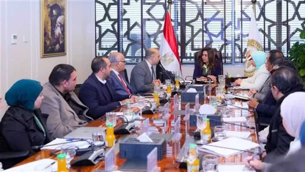 منال عوض: تسليم 25 محطة وسيطة ثابتة و14 متحركة بعدد من المحافظات