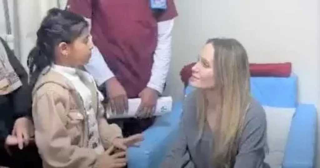 أنجلينا جولى لطفلة من غزة: أنت شجاعة لو كنت مكانك كنت سأرتعد خوفا