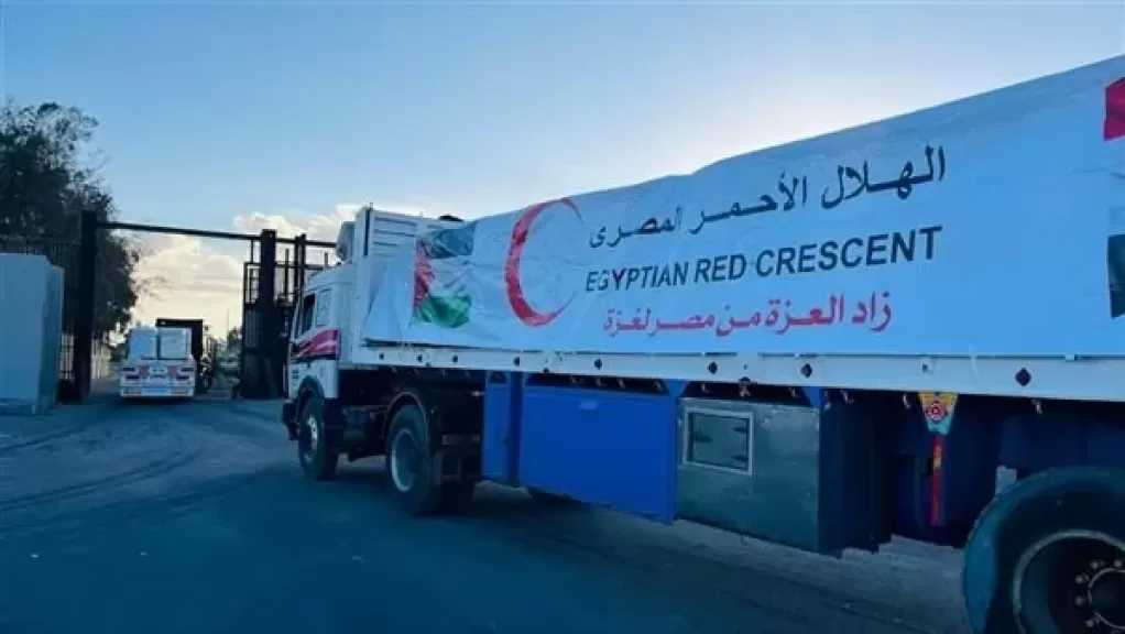 الهلال الأحمر:قافلة زاد العزة الـ109 تتضمن 148,600 سلة غذائية و13,200 قطعة ملابس شتوية