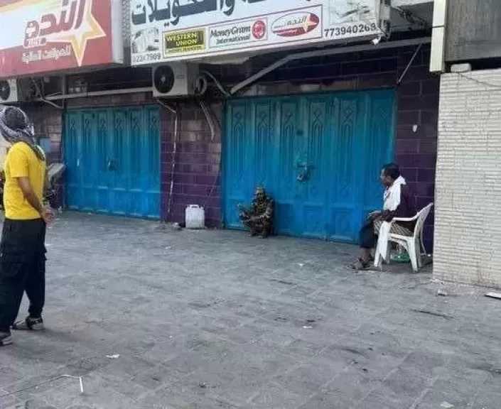 ​غلق وتشميع محال مخالفة في حملات مكثفة بالغردقة
