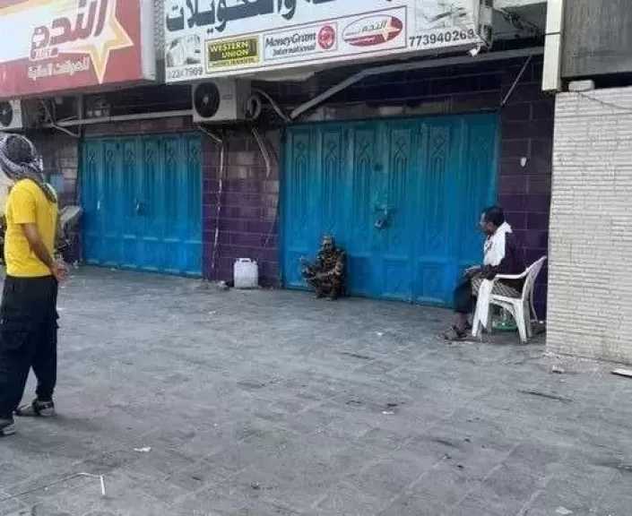 17 محضرًا وإنذارًا وتشميع 10 محال خلال حملة بحي الجمرك في الإسكندرية