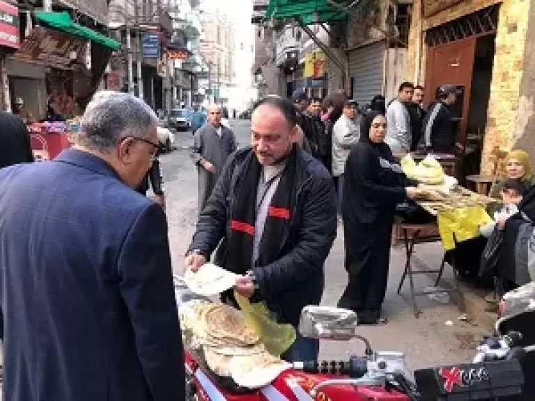 محافظ الدقهلية يتفقد المخابز بالمنصورة ويؤكد الالتزام بجودة الخبز والوزن المقرر للرغيف