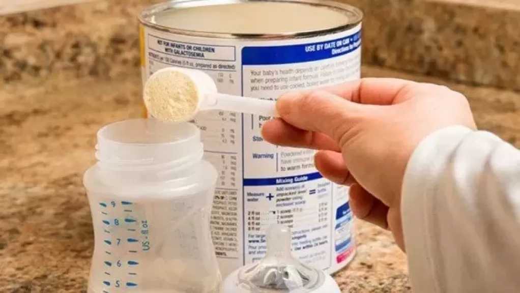 تسمم محتمل.. الصيادلة تكشف سبب سحب بعض منتجات لبن الأطفال