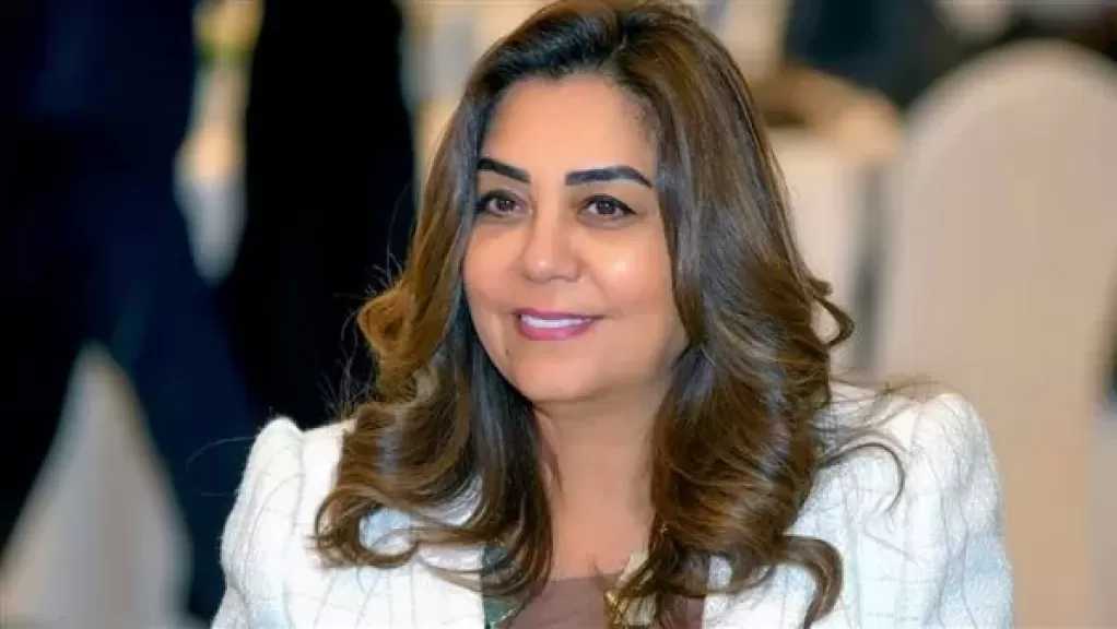 منال عوض تستعرض تقريرًا حول جهود الوزارة في تحسين البيئة الصناعية