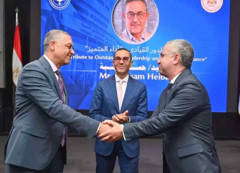 المهندس حسن الخطيب يوجه الشكر للمهندس حسام هيبة بعد انتهاء فترة عمله بالهيئة